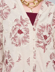 Pret - Moven - Shirt with Floral Embroidery and Sequin Details - Skin