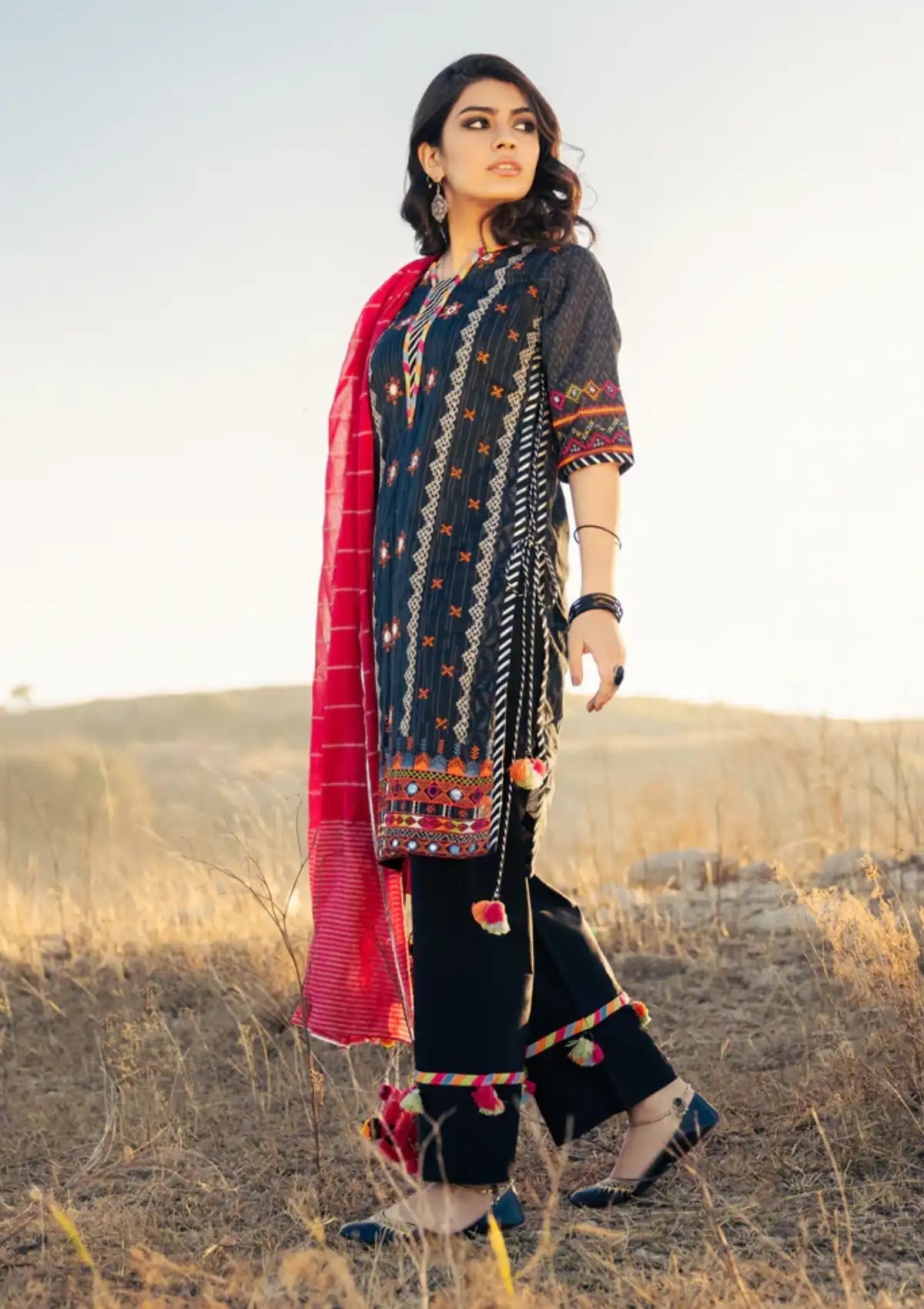 Lawn Collection - Lakhany - Spring - V02 - FEC#9021 available at Saleem Fabrics Traditions