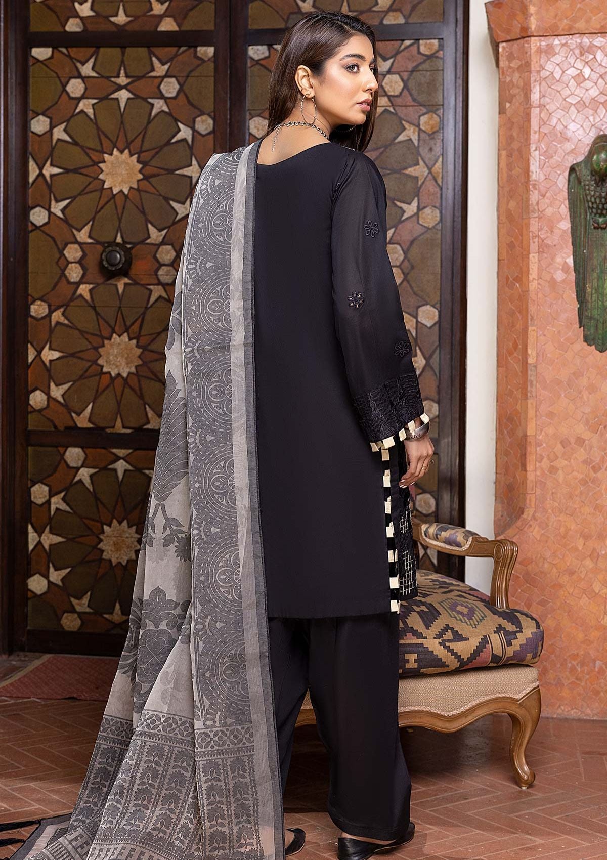 Lawn Collection - Qaus - Signature Series - V-01 - QAS#5 available at Saleem Fabrics Traditions