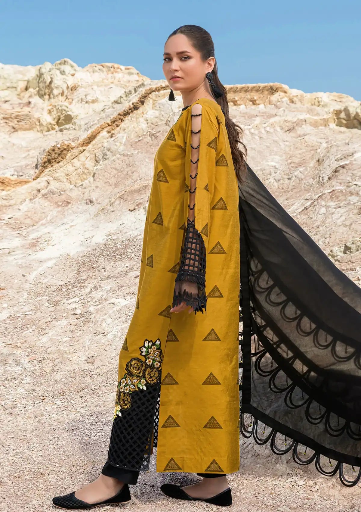 Winter Collection - Woven Palace - Zemira - 2pc - MU#004 available at Saleem Fabrics Traditions