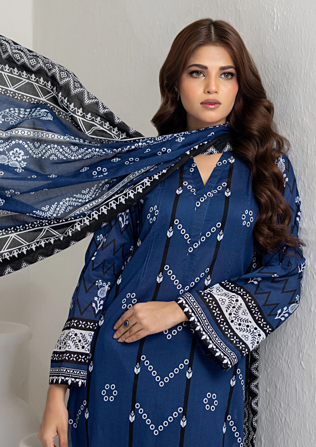 Lawn Collection - Lakhany - Monochrome - LG-EA-0489