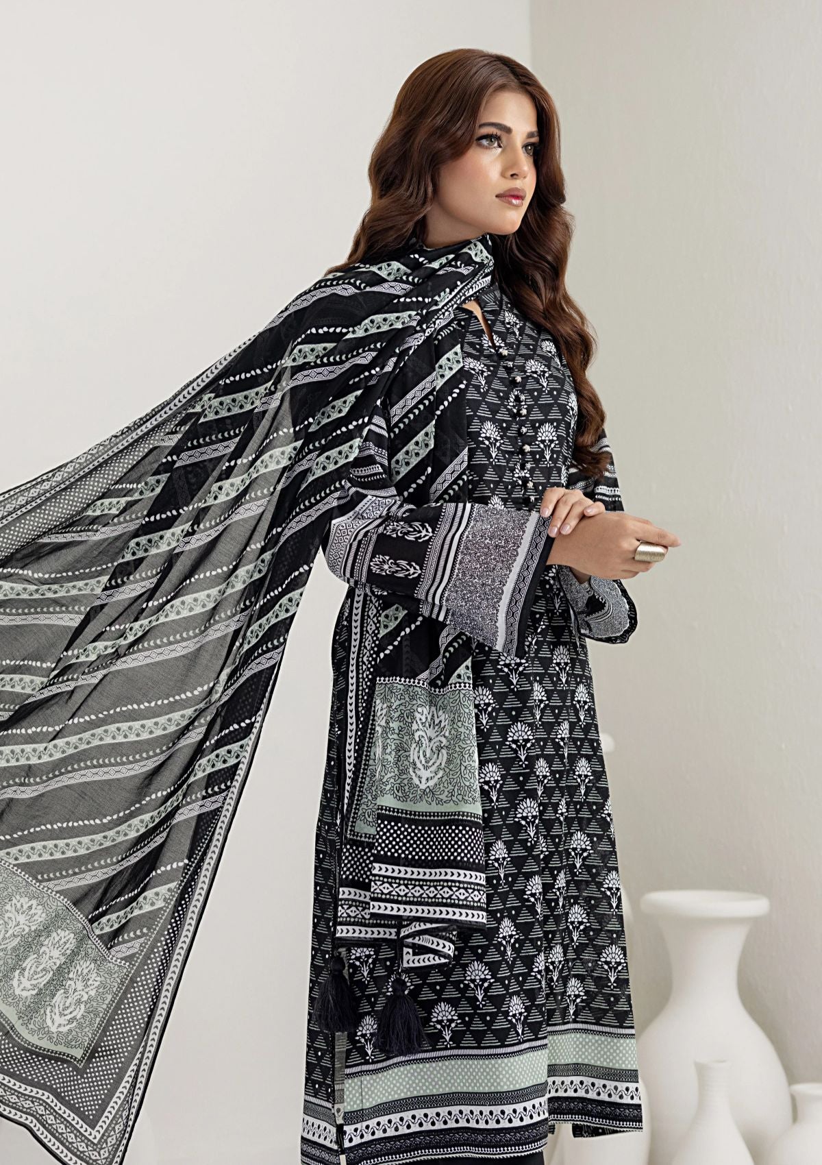 Lawn Collection - Lakhany - Monochrome - LG-ZH-0083