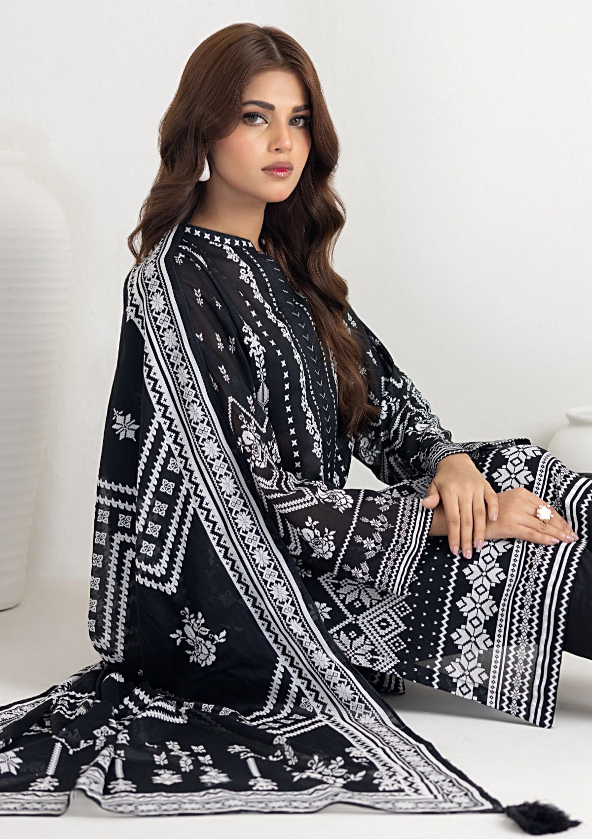 Lawn Collection - Lakhany - Monochrome - LG-RM-0003