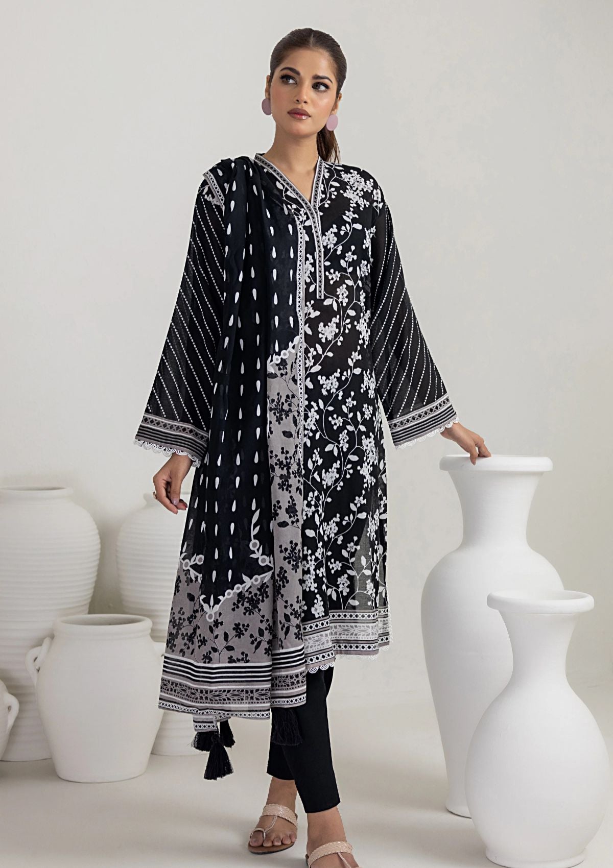 Lawn Collection - Lakhany - Monochrome - LG-SR-0139