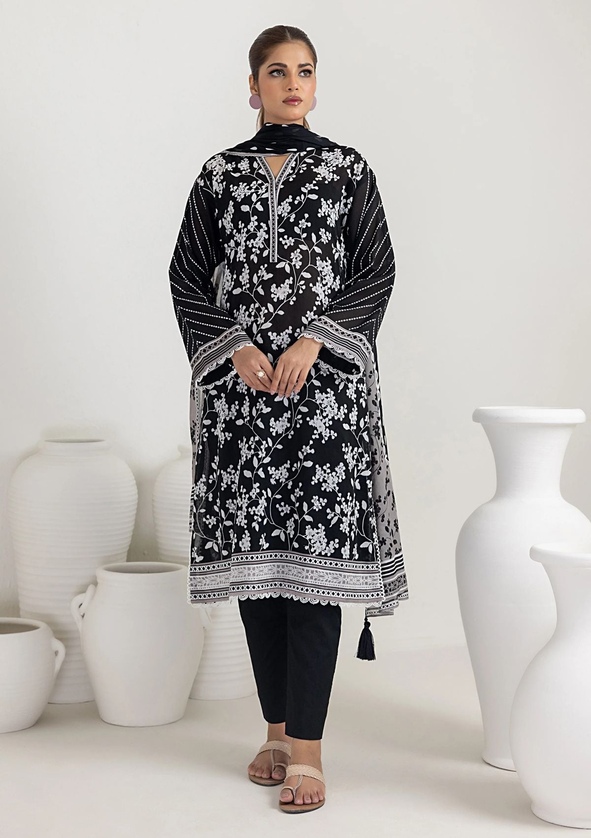 Lawn Collection - Lakhany - Monochrome - LG-SR-0139