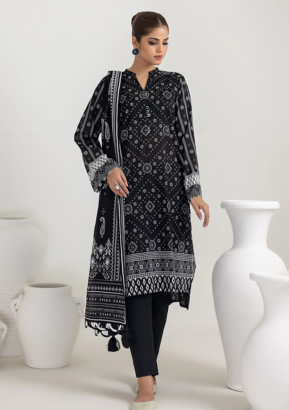 Lawn Collection - Lakhany - Monochrome - LG-AM-0038