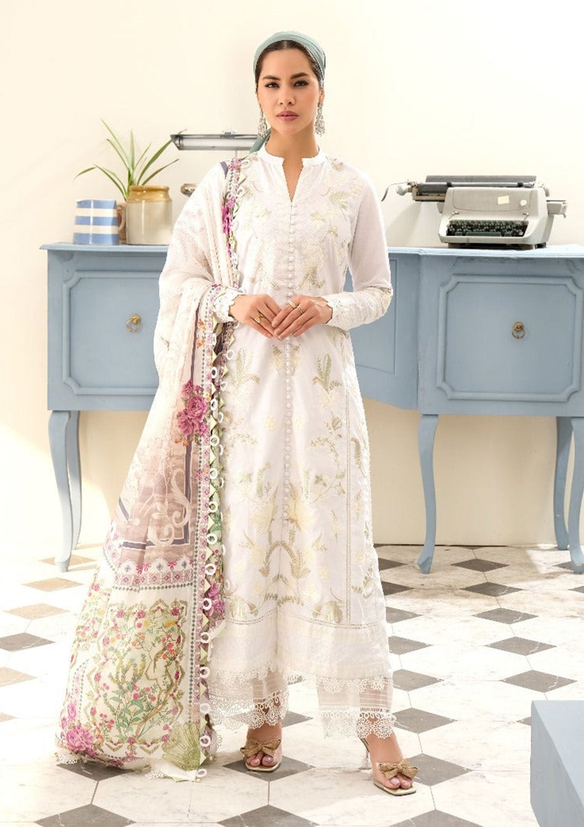 Lawn Collection - Eshaal Mishkaat - Zaib un Nisa - D#1B - Swan White