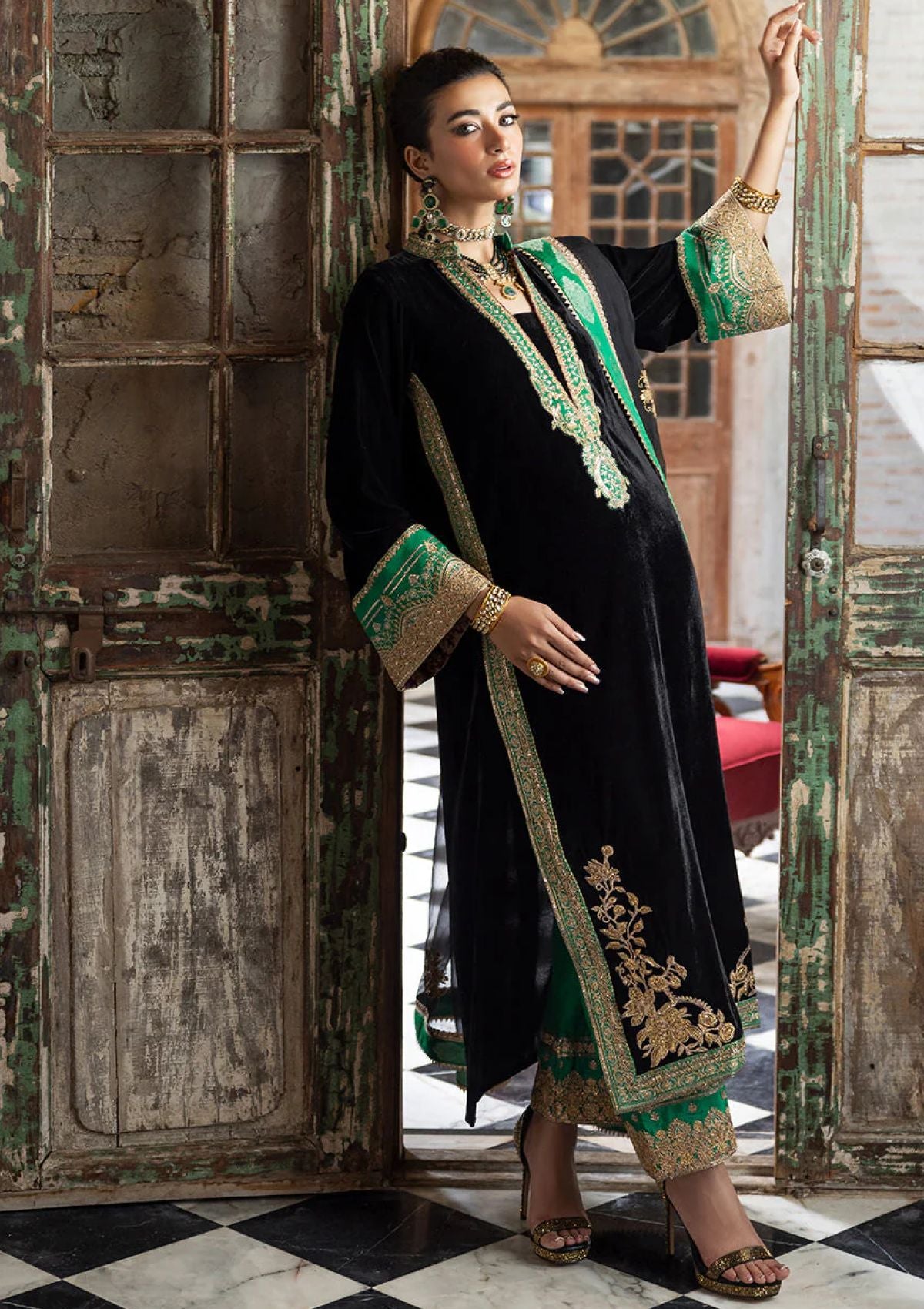 Winter Collection - Zainab Chottani - Velvet Unstitched 24 - D#1 - Vanya