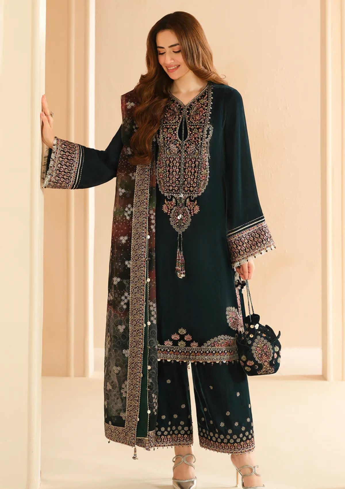 Winter Collection - Jazmin - Embroidered Velvet 24 - VF-2039