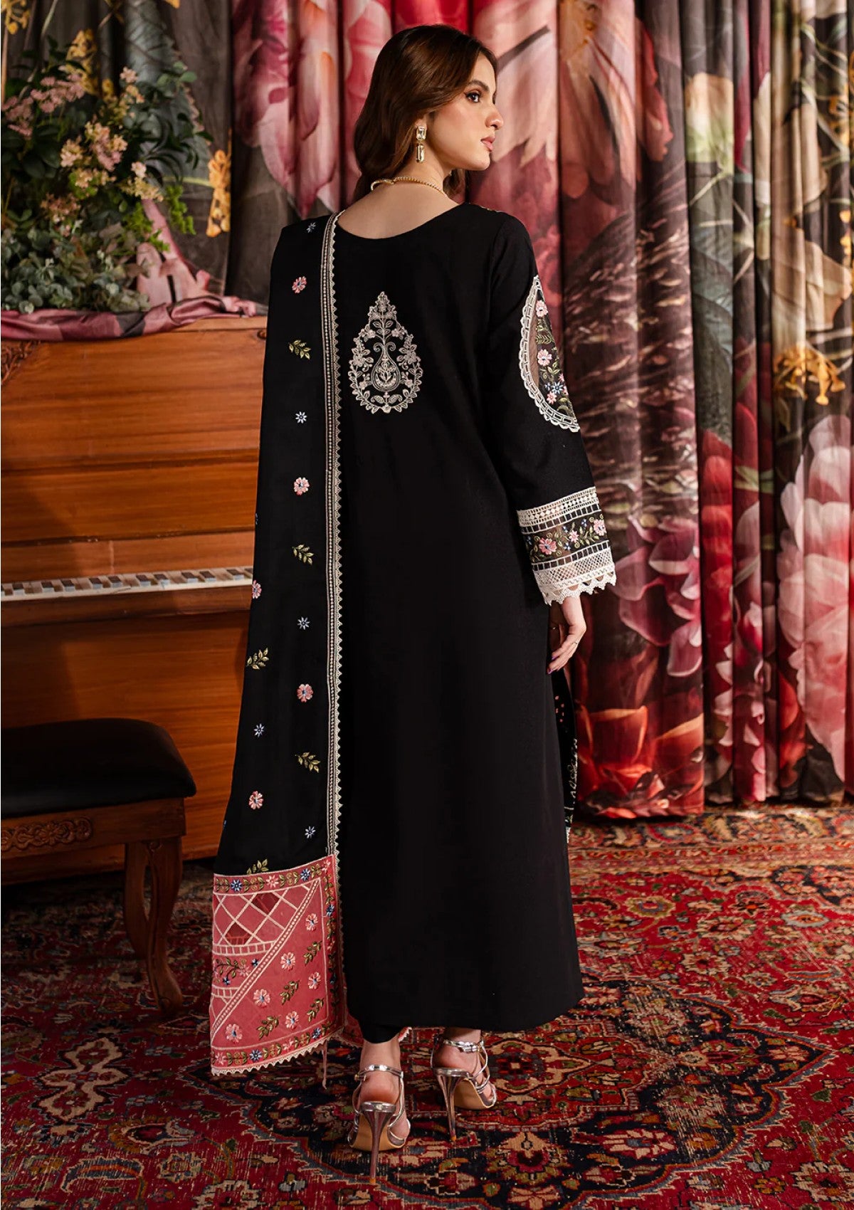 Winter Collection - Mahnur - Veronica - Luxury Karandi - MVL24#05A - Nora