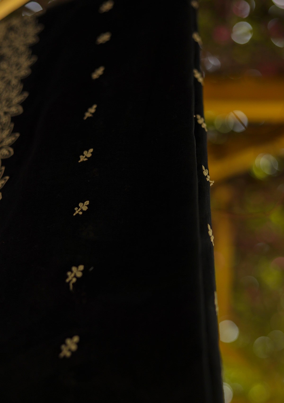 Lawn Embroidered Shawl D - 31 - S Black