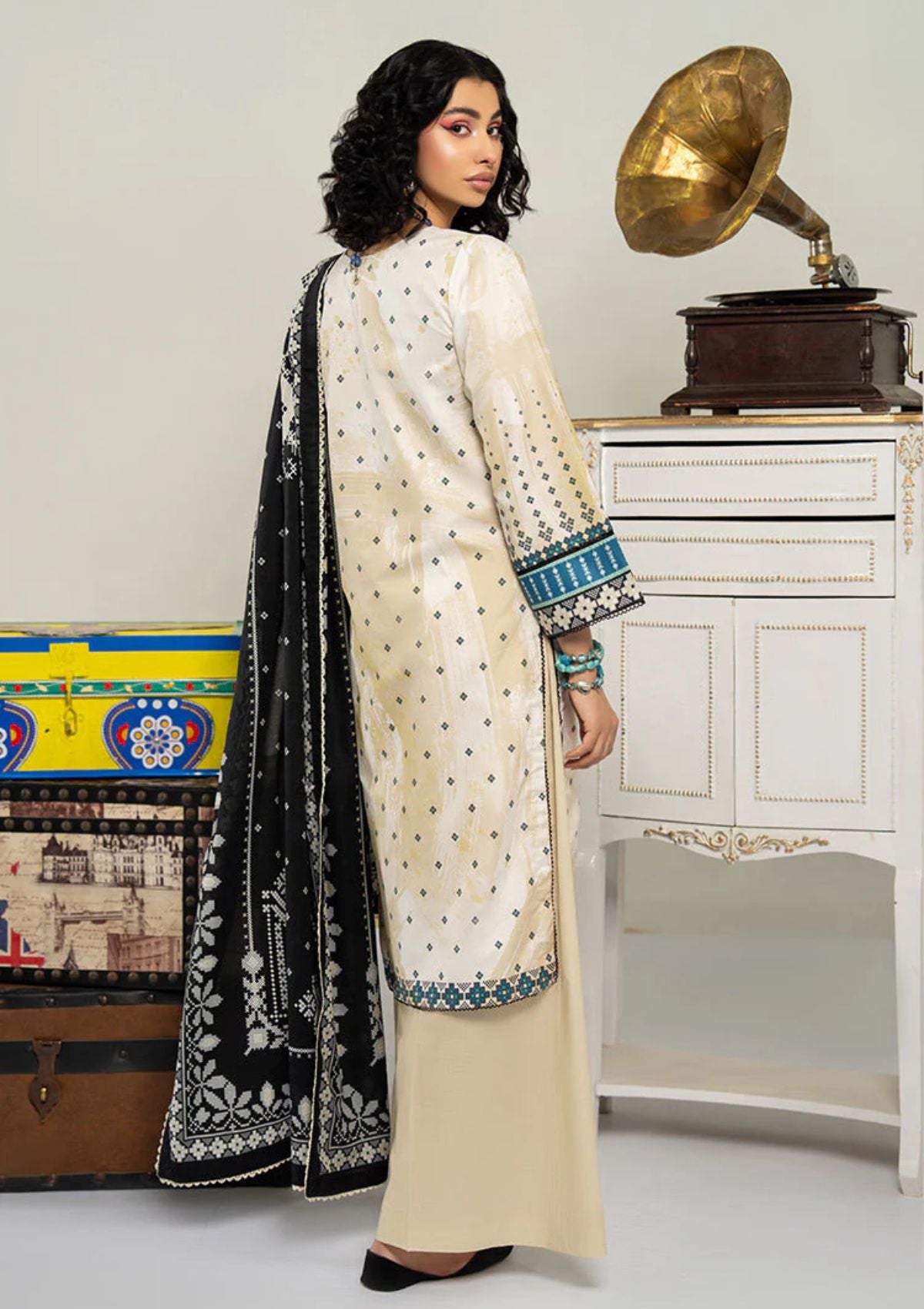 Lawn Collection - Ellena - Digital Printed 24 - EAS-L3-04-07