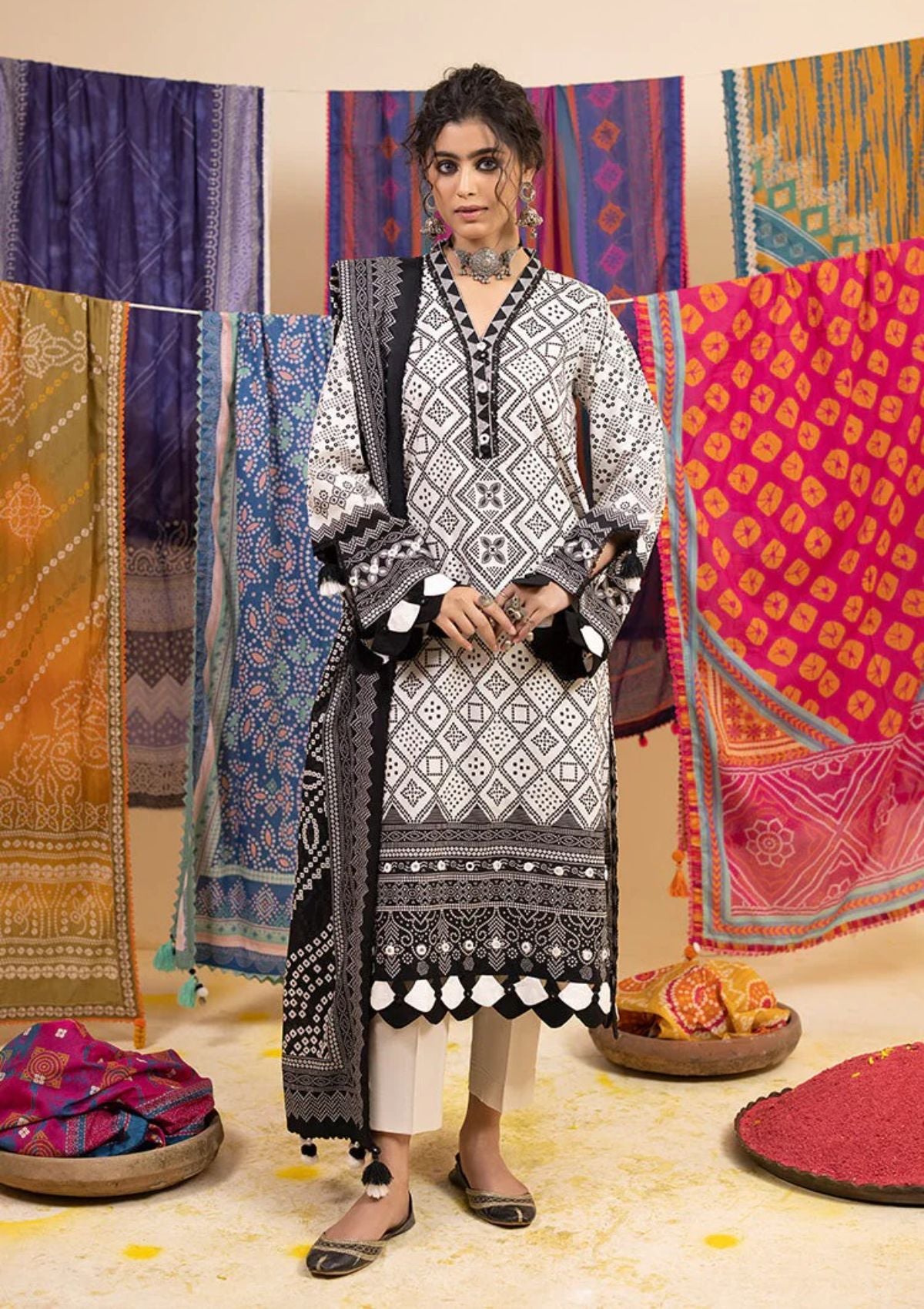 Lawn Collection - Ellena - Chunri 24 - EAS-L3-05-13