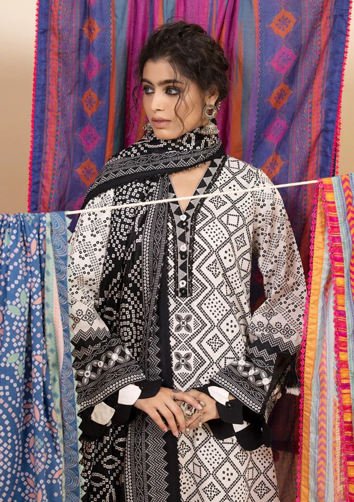 Lawn Collection - Ellena - Chunri 24 - EAS-L3-05-13