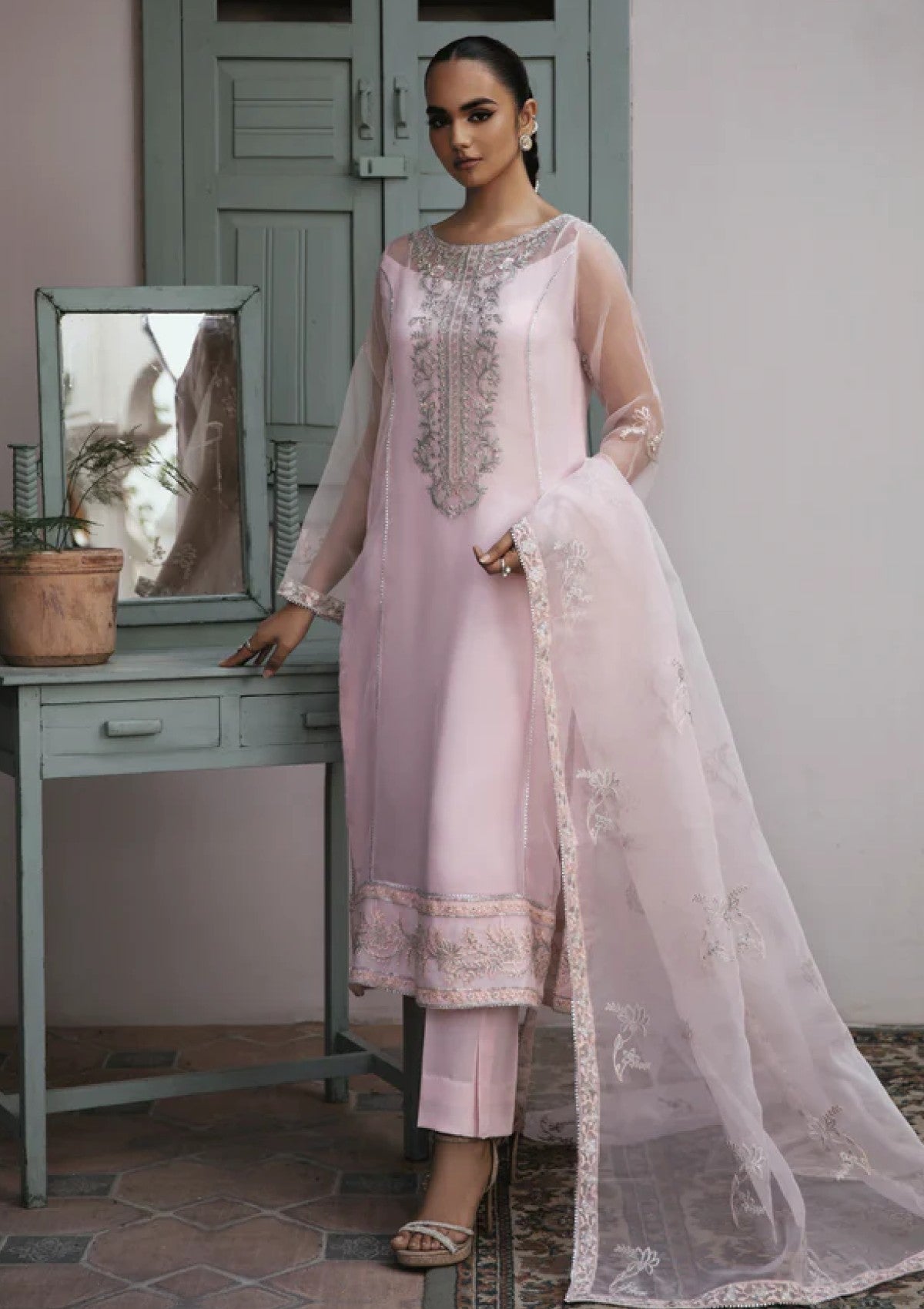 Pret Collection - Aneeqa hashmi - Arzen Luxury 24 - Amelie