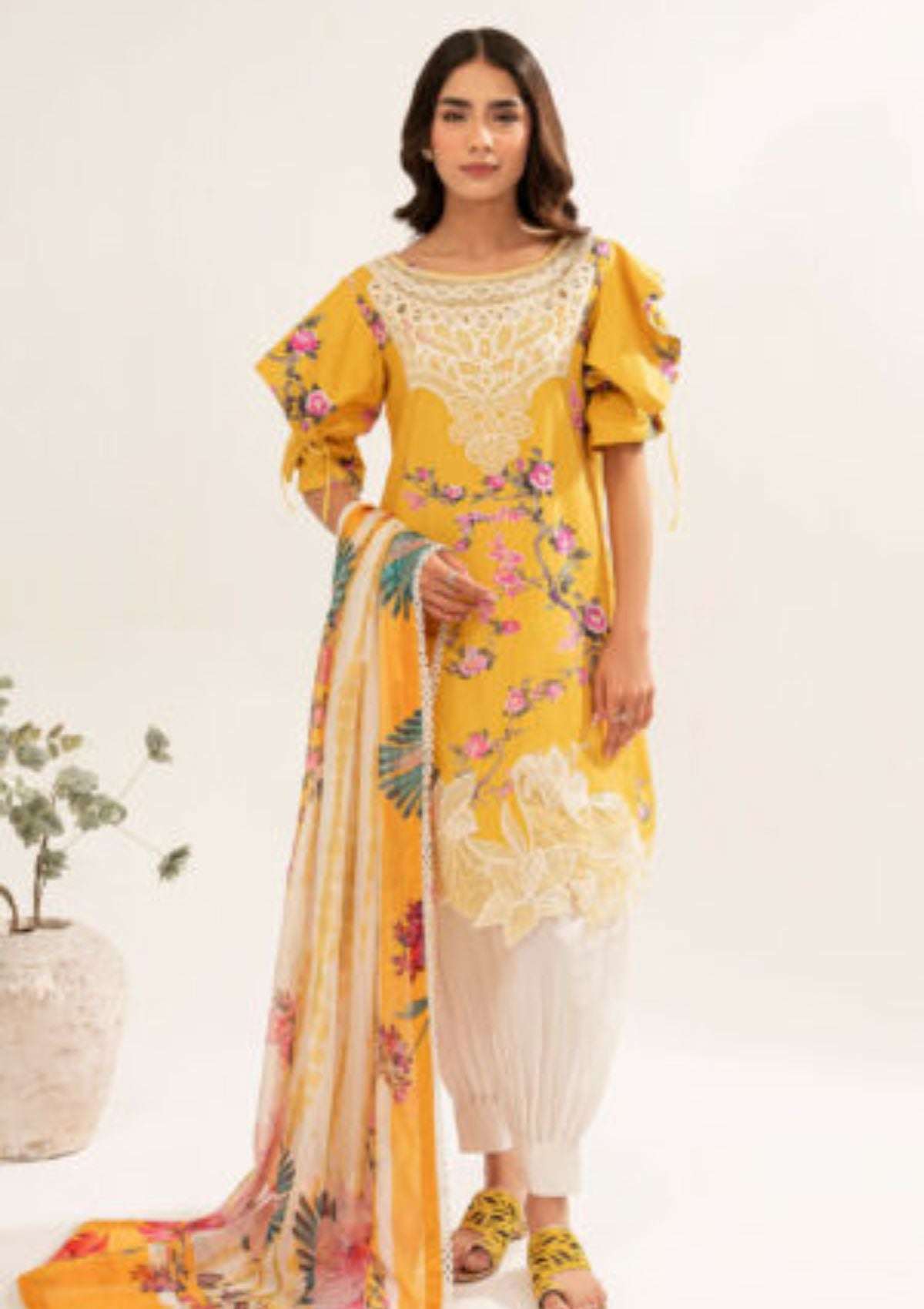 Lawn Collection - Asifa & Nabeel - Leia - LL#02 SARI