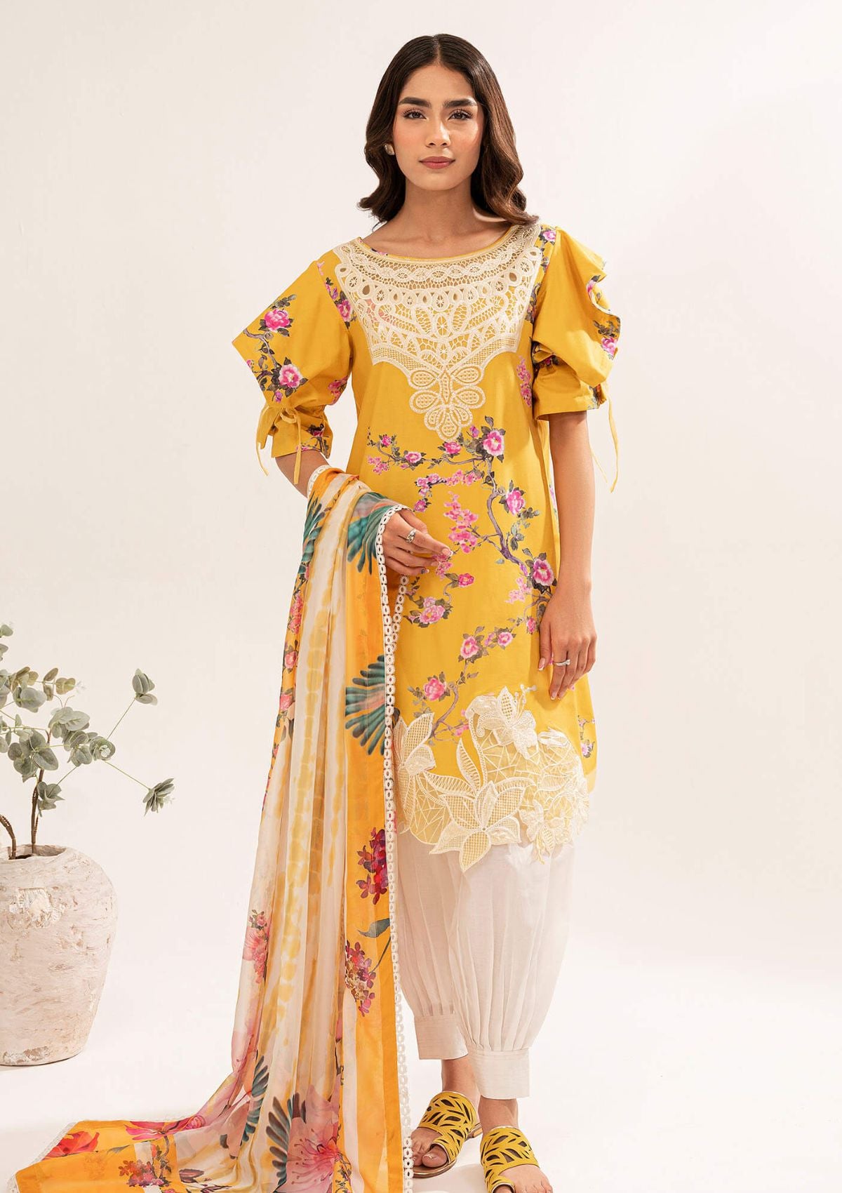 Lawn Collection - Asifa & Nabeel - Leia - LL#02 SARI