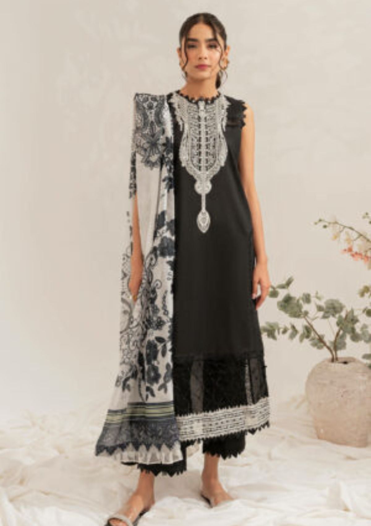 Lawn Collection - Asifa & Nabeel - Leia - LL#12 SIYAH