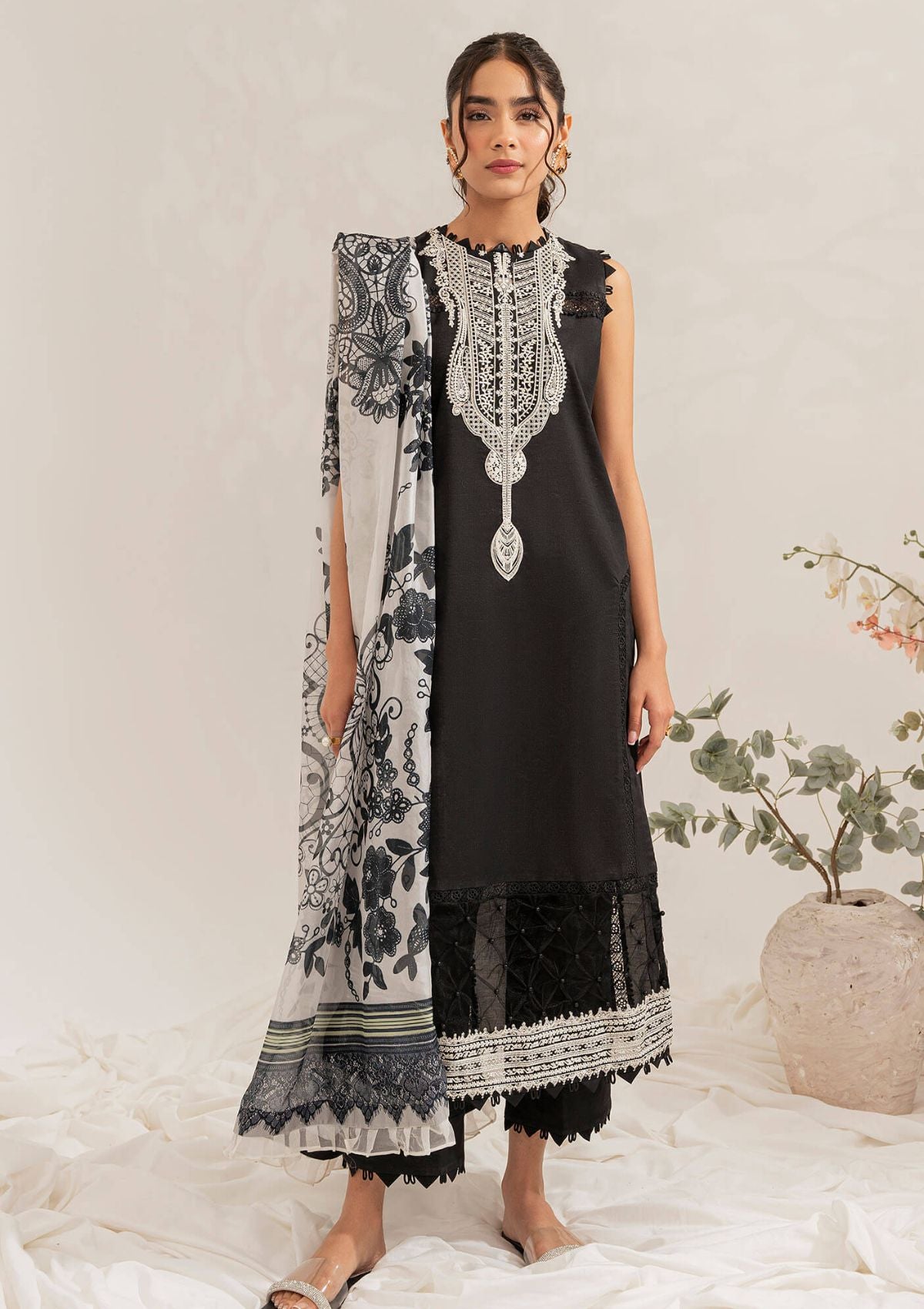 Lawn Collection - Asifa & Nabeel - Leia - LL#12 SIYAH