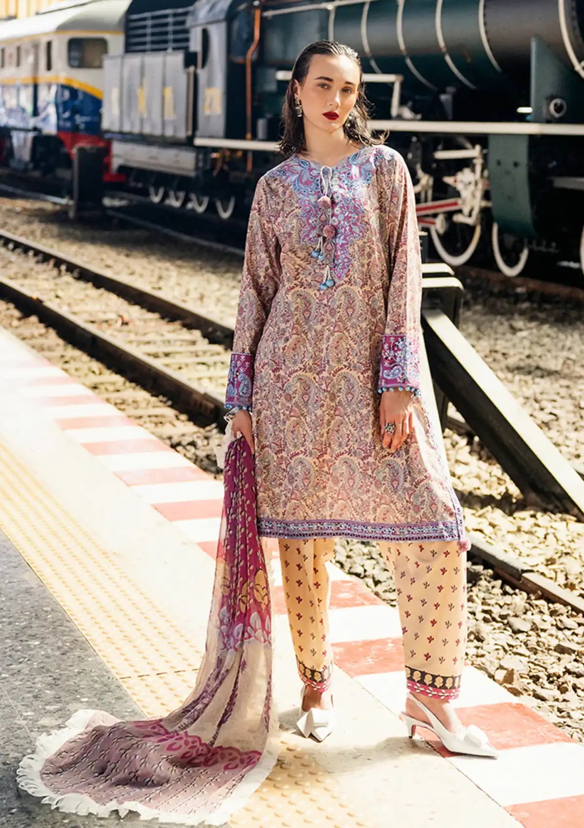 Lawn Collection - Roheenaz - Taneez - RT24#05 - A - Sahar